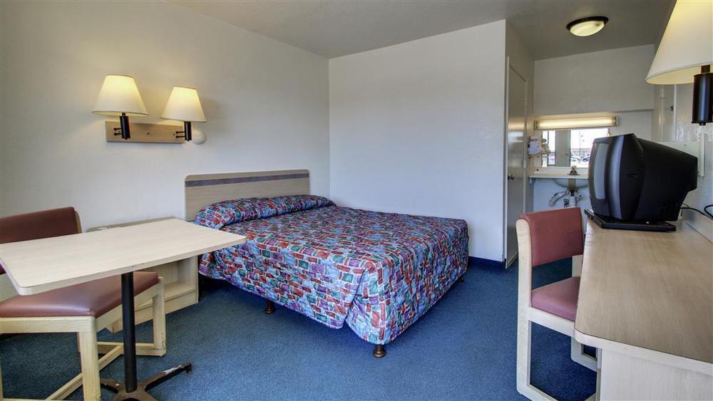 Motel 6 - Oklahoma City Airport Room photo