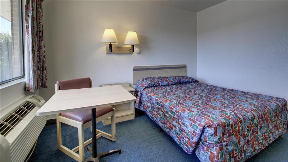 Motel 6 - Oklahoma City Airport Room photo