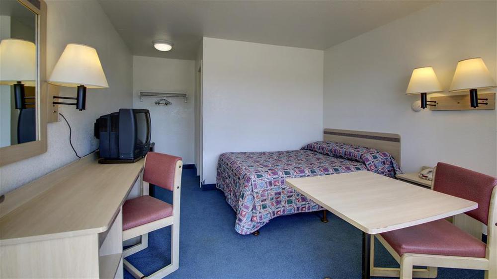 Motel 6 - Oklahoma City Airport Room photo