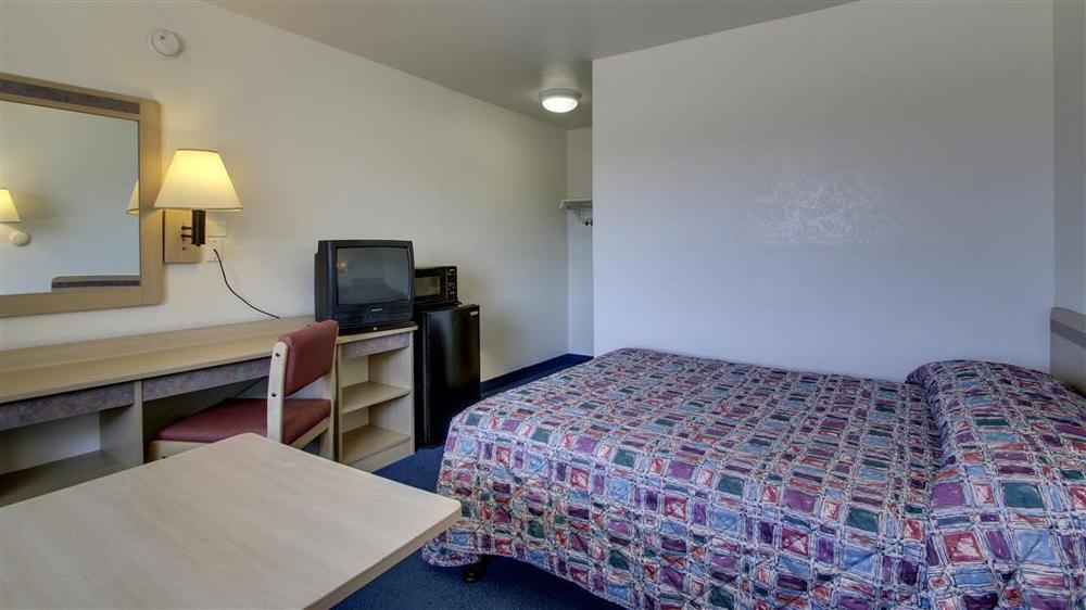 Motel 6 - Oklahoma City Airport Room photo