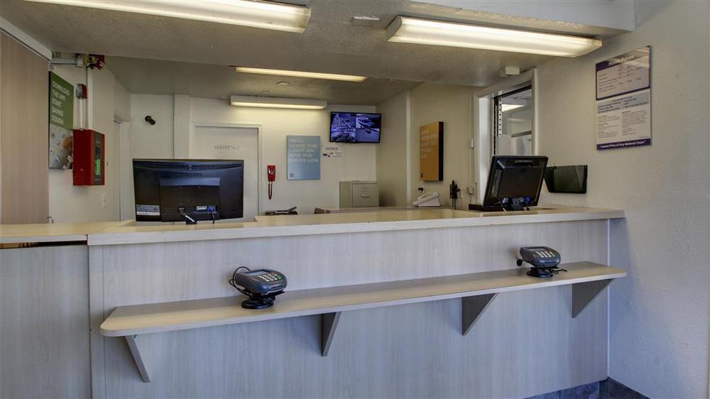Motel 6 - Oklahoma City Airport Interior photo