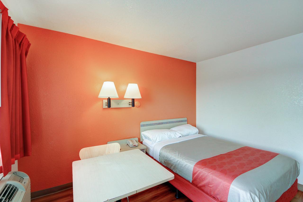 Motel 6 - Oklahoma City Airport Room photo