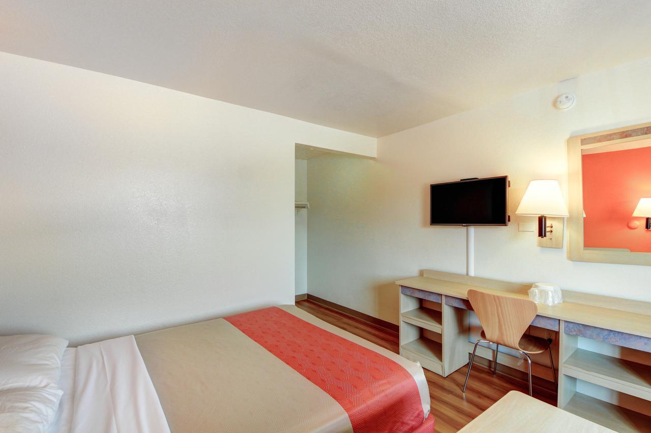 Motel 6 - Oklahoma City Airport Room photo