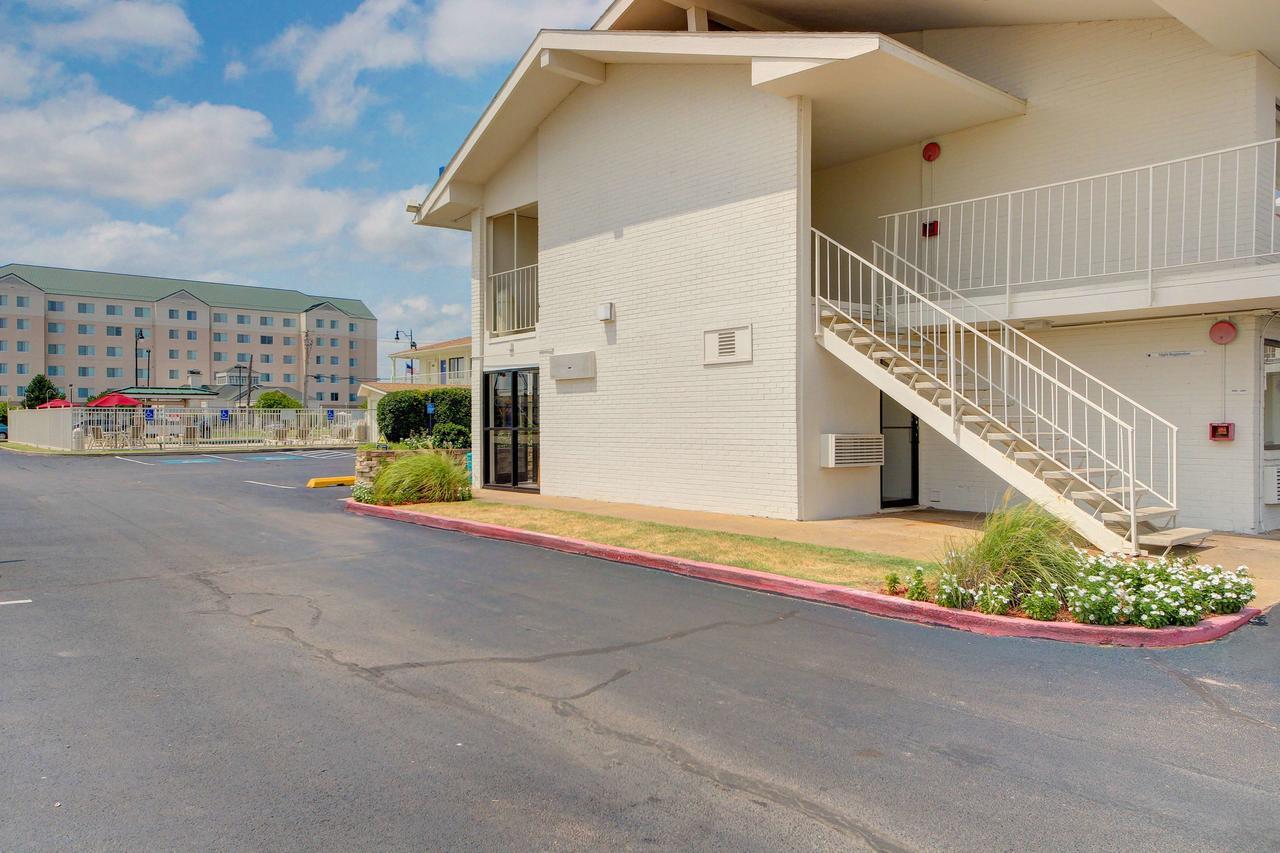 Motel 6 - Oklahoma City Airport Exterior photo