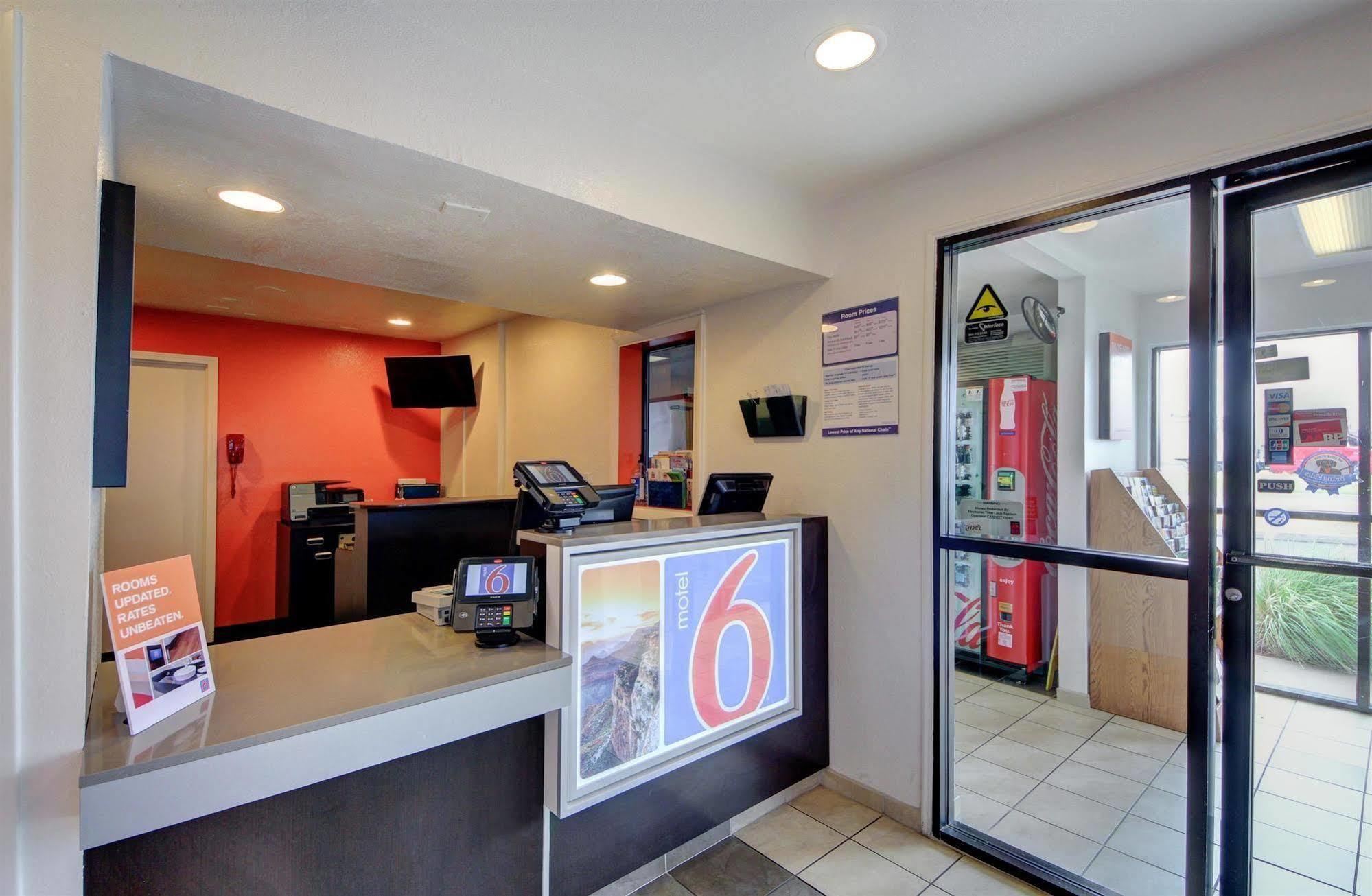 Motel 6 - Oklahoma City Airport Exterior photo