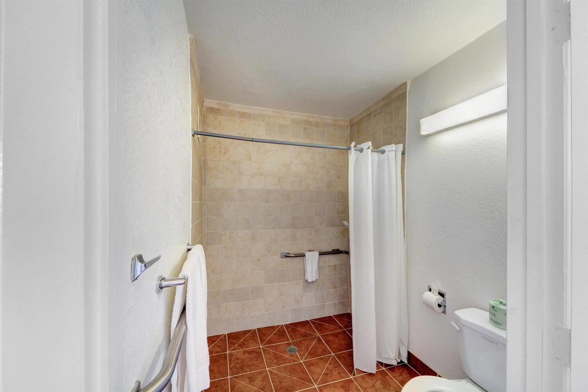 Motel 6 - Oklahoma City Airport Exterior photo