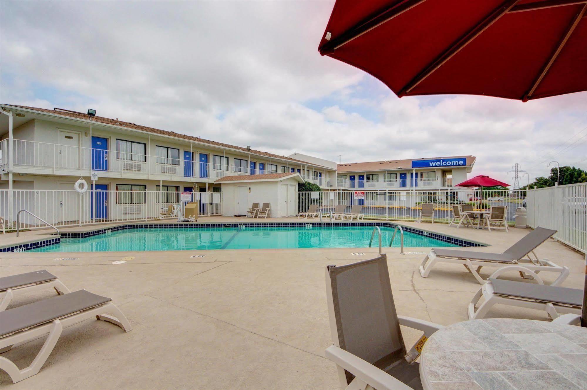 Motel 6 - Oklahoma City Airport Exterior photo