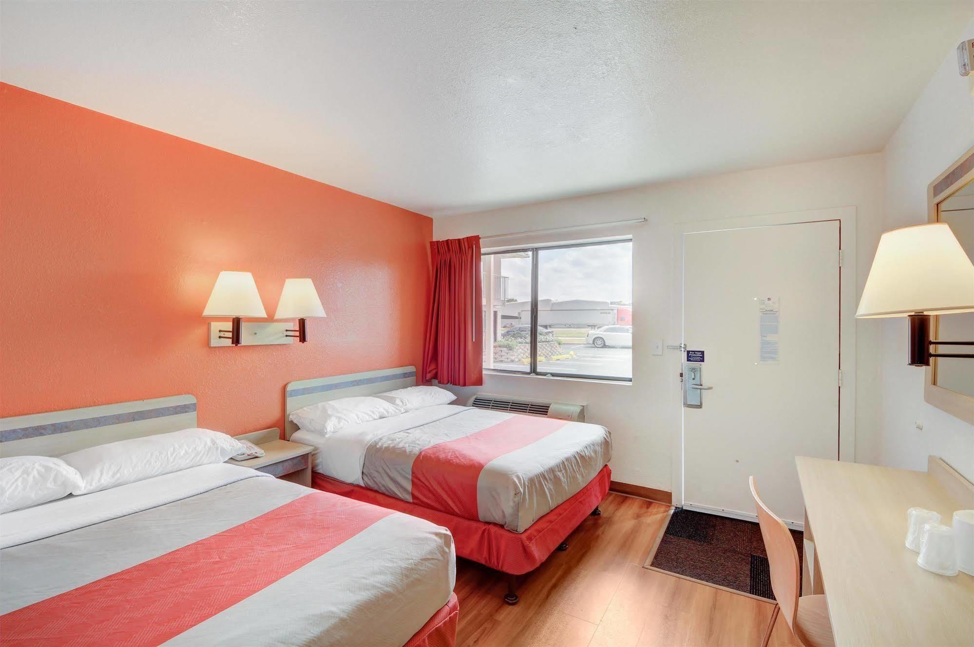 Motel 6 - Oklahoma City Airport Exterior photo