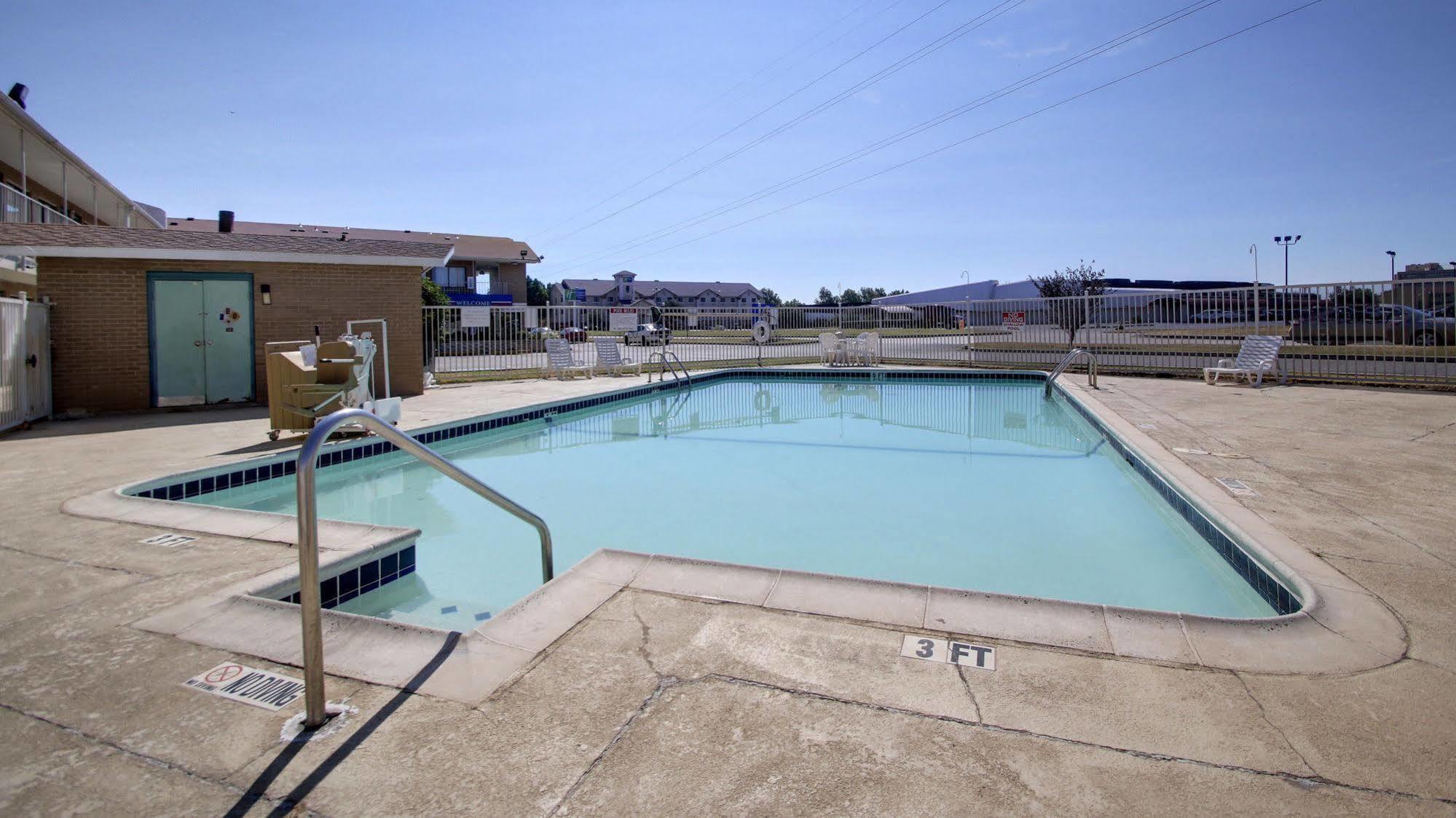 Motel 6 - Oklahoma City Airport Exterior photo