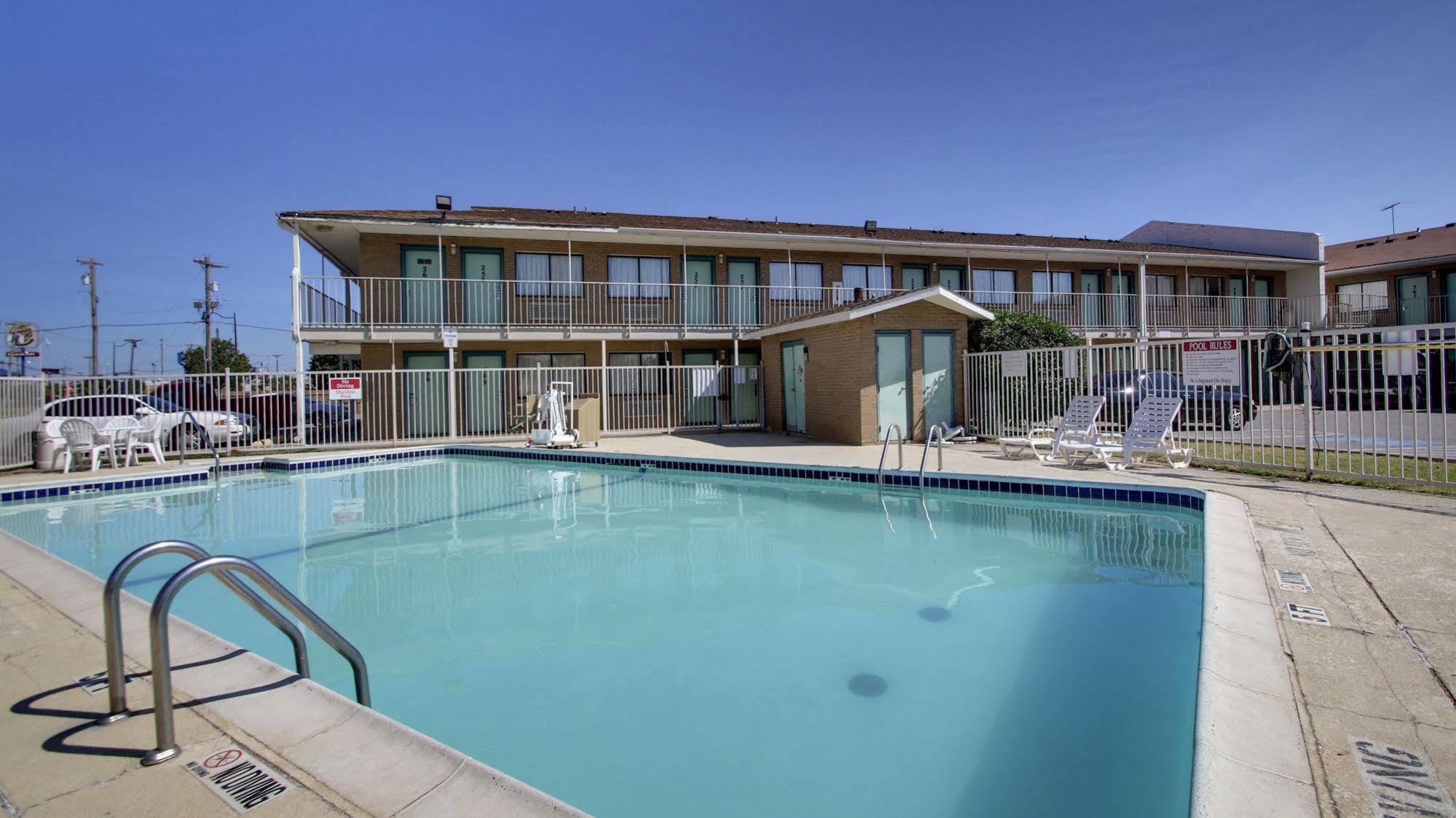 Motel 6 - Oklahoma City Airport Exterior photo